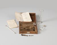 FK 0102 01
          <br/>
          Hydrometers, naar G.G. Schmidt (1793)
          <br/>
          <em>Joseph Ciarcy, Giessen</em>